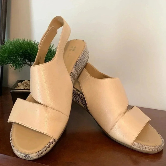 Naturalizer leather  sandals 8 - Picture 1 of 11